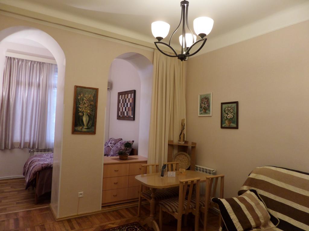 Ara & Gaya Аpartment Διαμέρισμα Γιερεβάν Εξωτερικό φωτογραφία