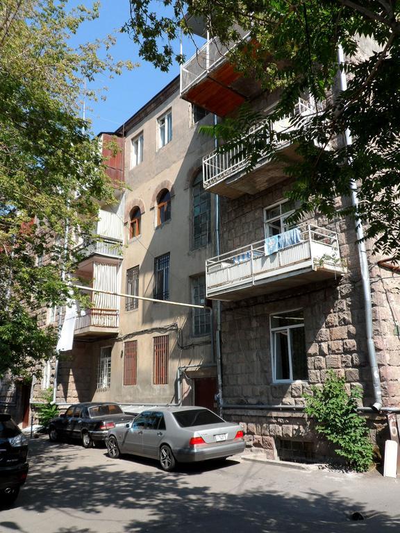 Ara & Gaya Аpartment Διαμέρισμα Γιερεβάν Εξωτερικό φωτογραφία